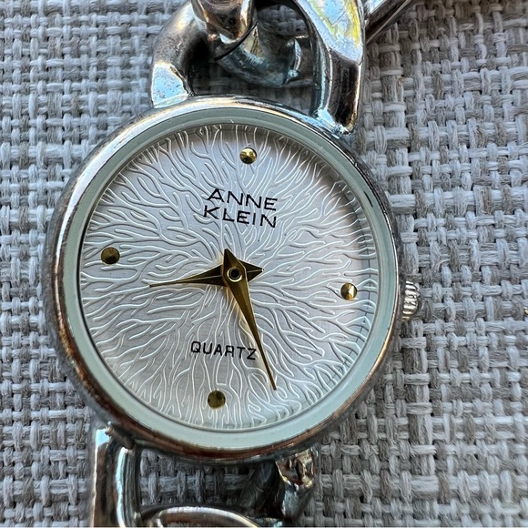 Vintage Anne Klein 11/7239D Gray Dial Silver Chain Band Watch Womens - Picture 1 of 3